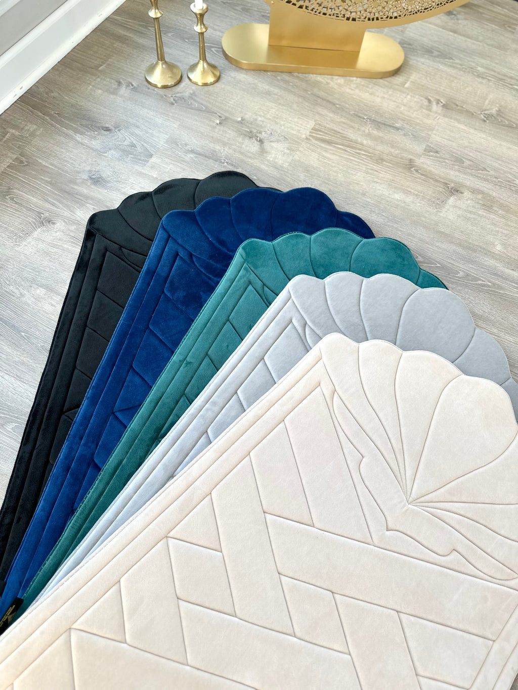 Large Seashell Design Luxury Prayer Mat – Soft Padded Islamic Rug with Tote Bag (Anti-Slip)